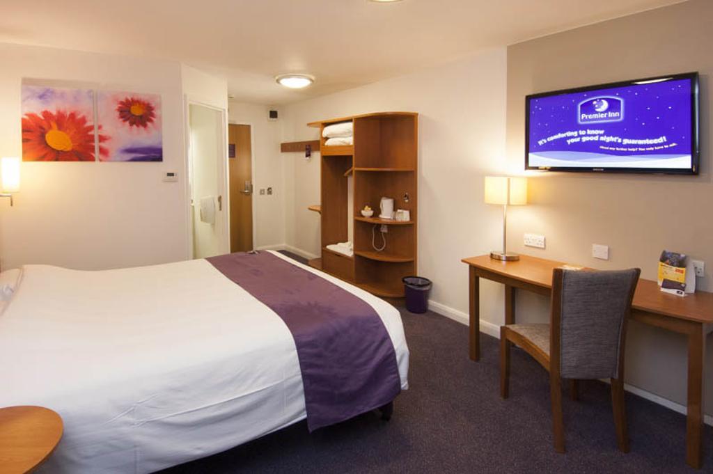 Premier Inn Manchester - Heaton Park Exterior photo